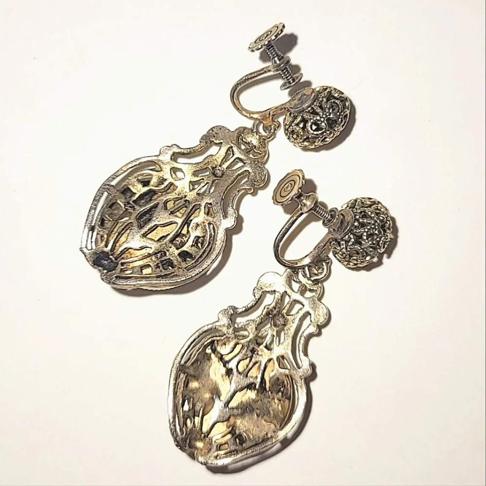 VINTAGE MOLDED GLASS FILIGREE SCREWBACK EARRINGS - CZECH OR GERMANY - Picture 5 of 7